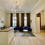 Luxury Paris Style Apartment In Heart Of Budapest