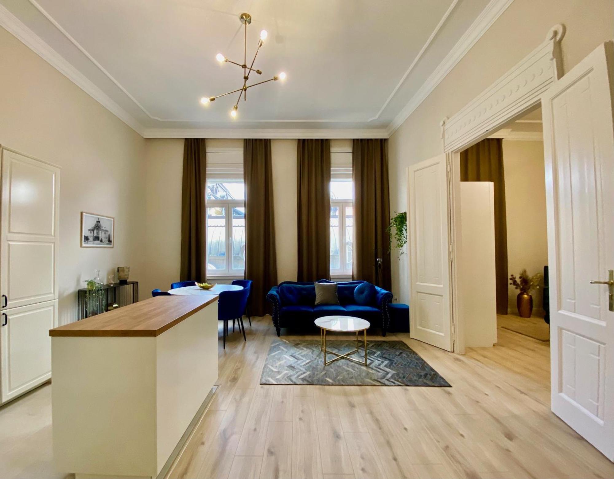 Luxury Paris Style In Heart Of